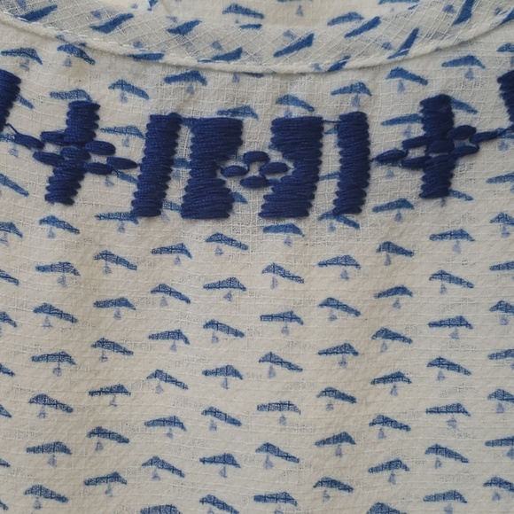 Beautiful cap sleeve shirt - Picture 2 of 5